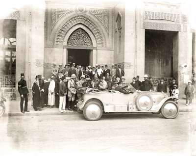 Sherif Abdullah kommt an der Rifai-Moschee in Kairo an, Anfang 1914 von A. Reid